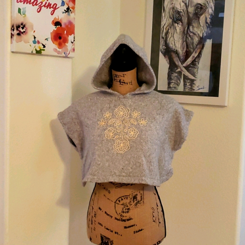 🧡EUC 2T Hooded Poncho